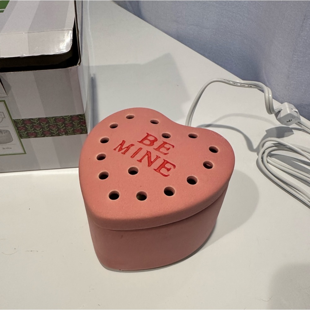 Scentsy Valentine’s Day warmer